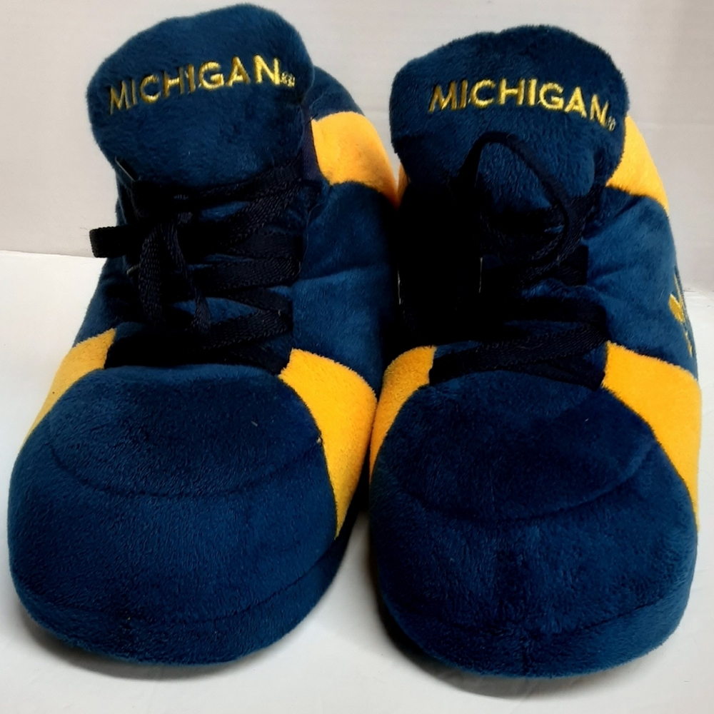 Michigan Wolverines comfy feet slippers size lg